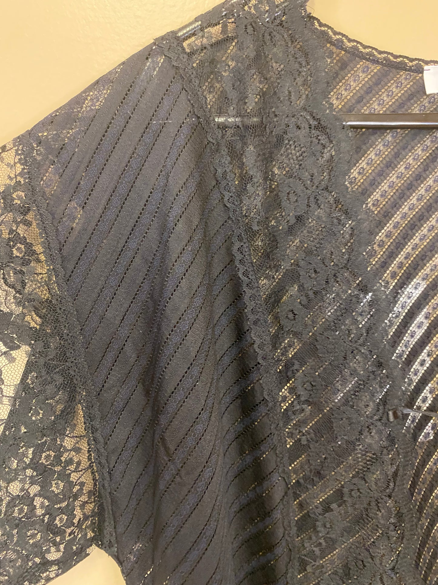 Val Mode Lace Coverup