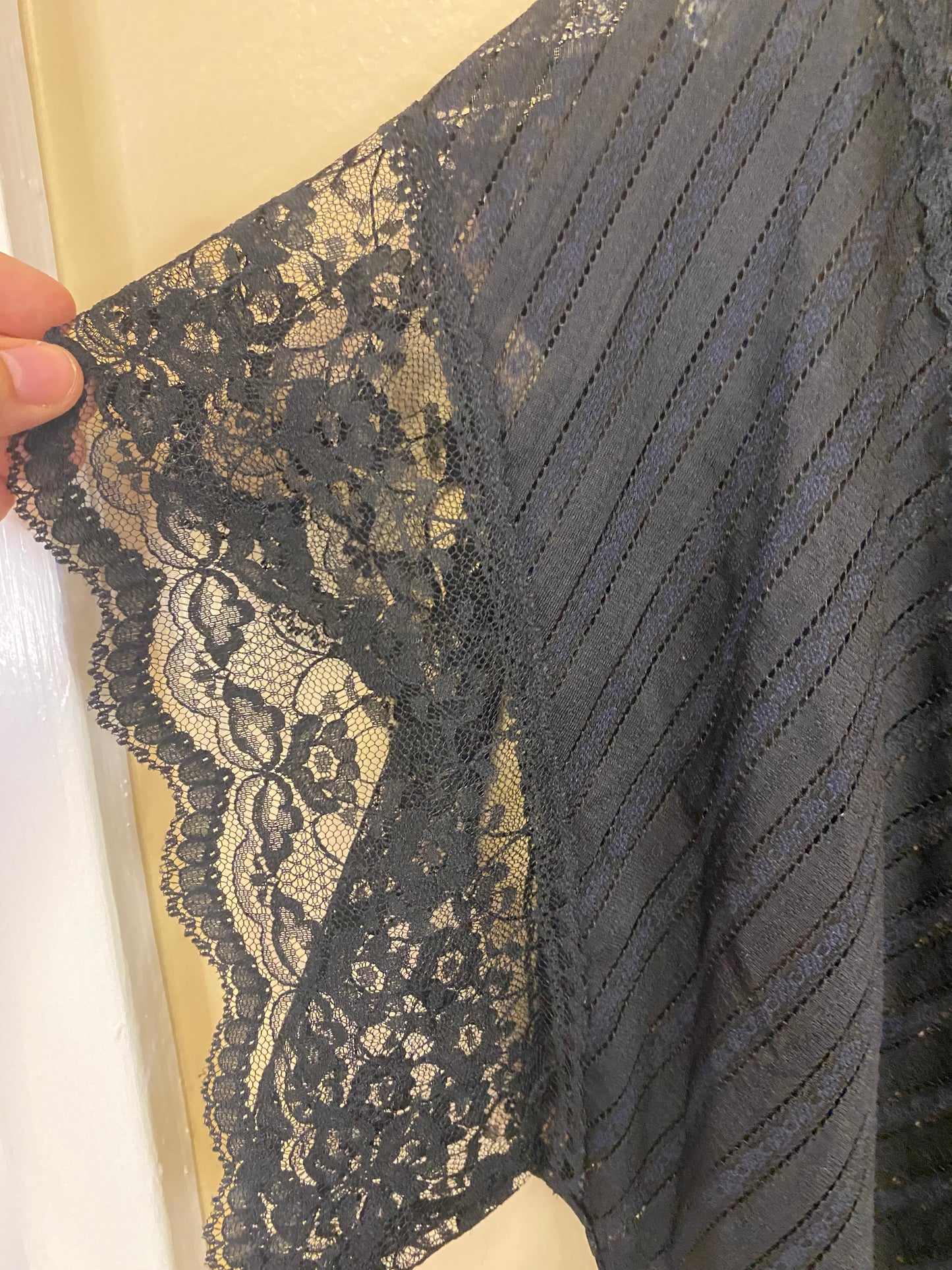 Val Mode Lace Coverup