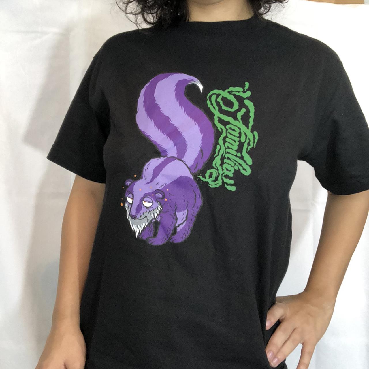 Familia Skate Shop Skunk Shirt