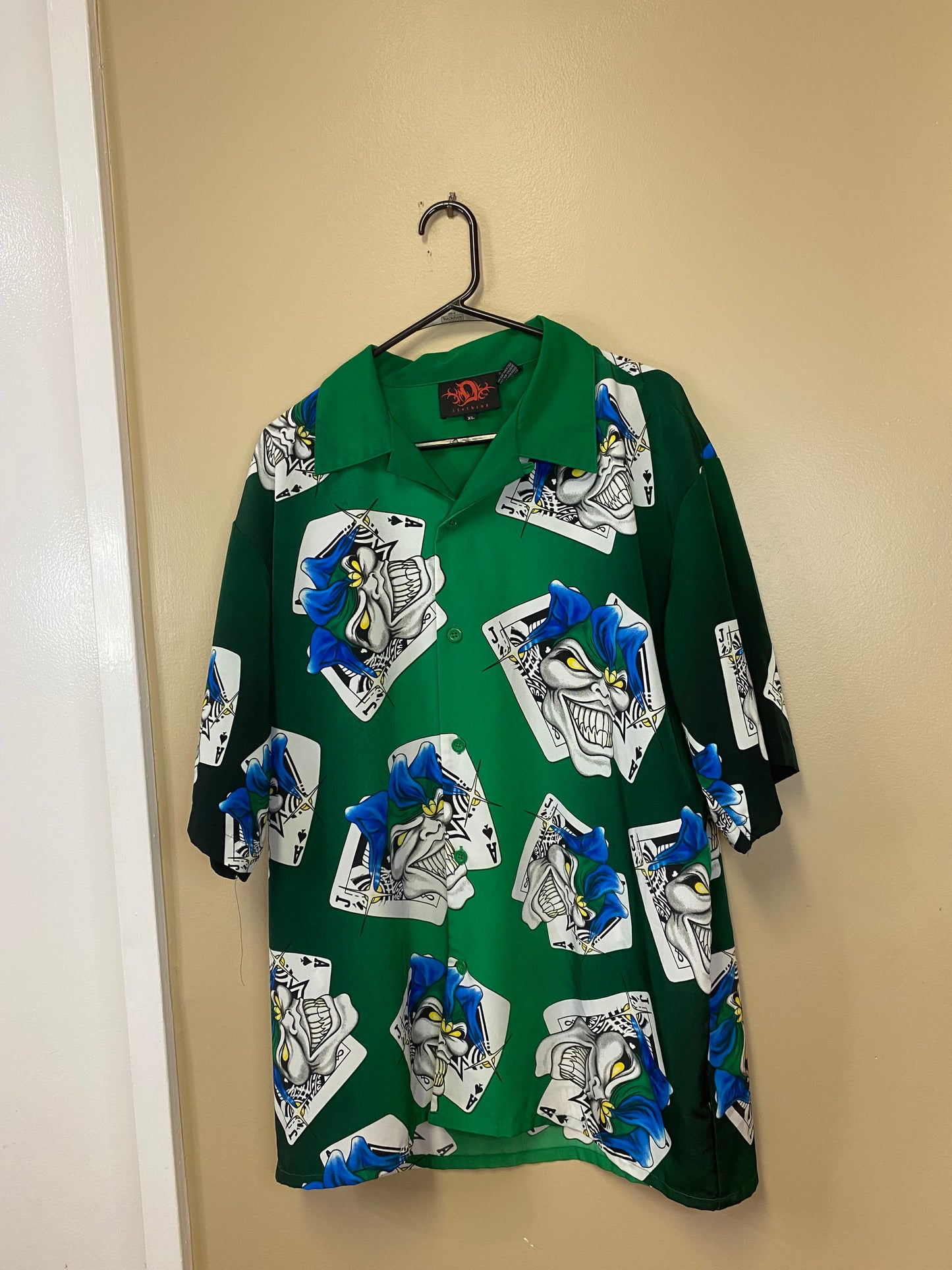 Joker Button up