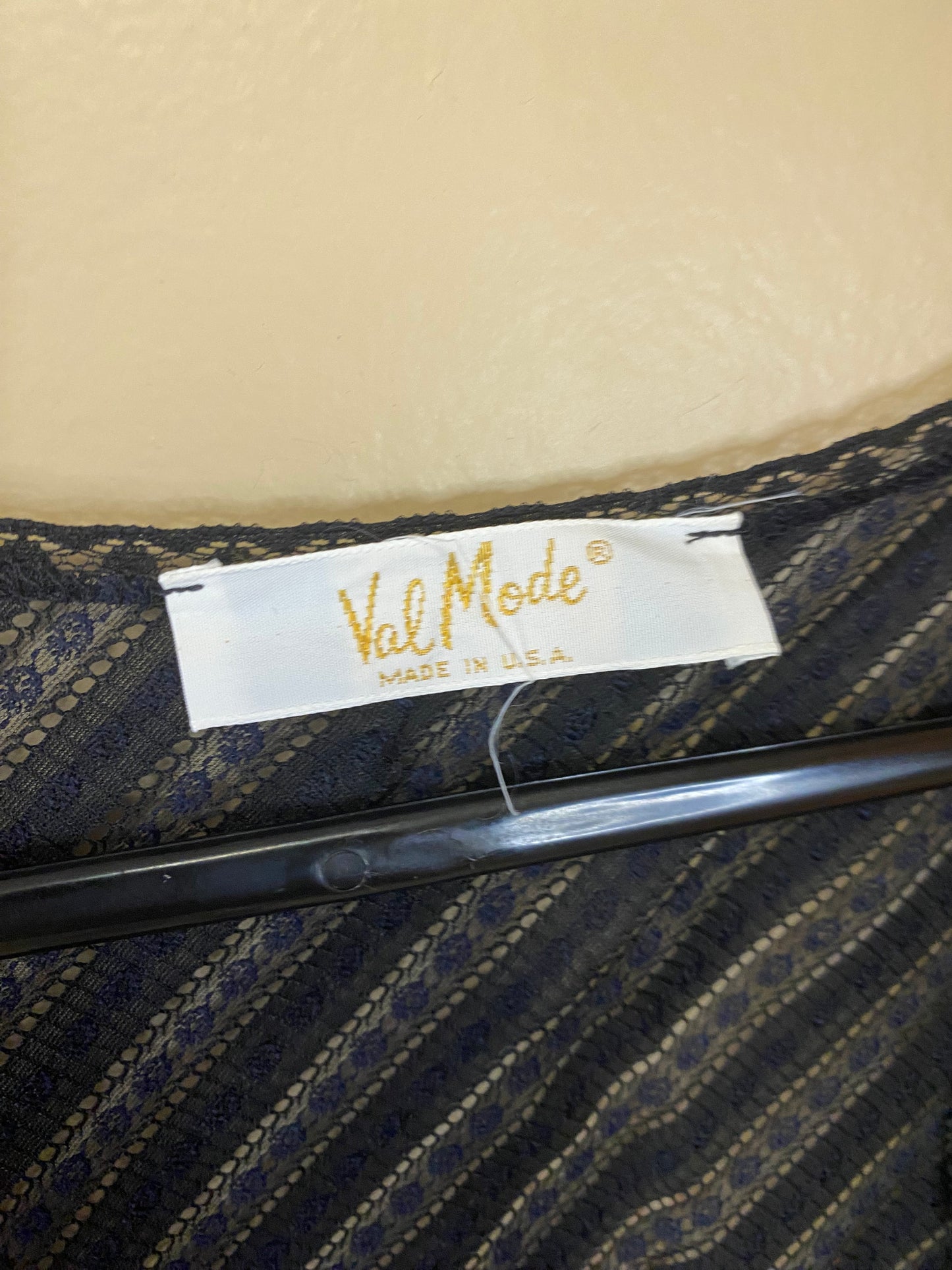 Val Mode Lace Coverup