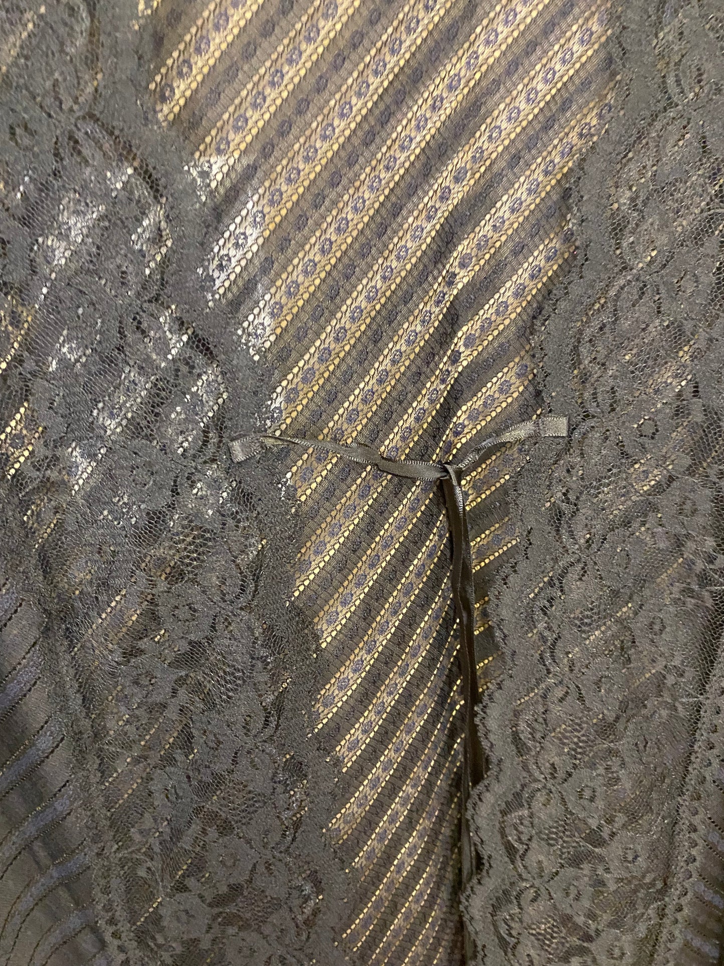 Val Mode Lace Coverup